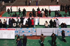 <b>确保每迁群众早日喜提新房、丰衣足食</b>